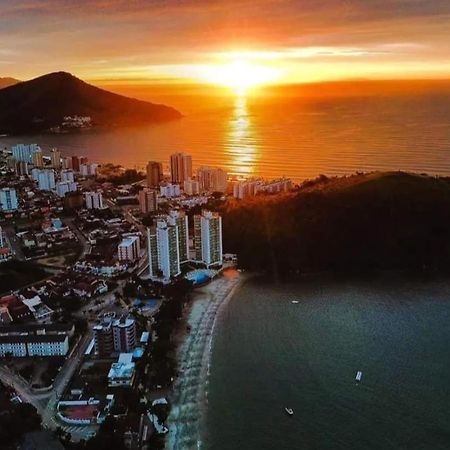 Apartamento Dona Frida Prainha Com Wifi Pe Na Areia Caraguatatuba Luaran gambar